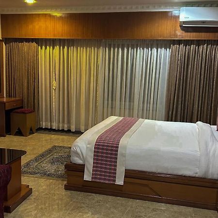 Hotel Earth Light Sauraha チトワン エクステリア 写真