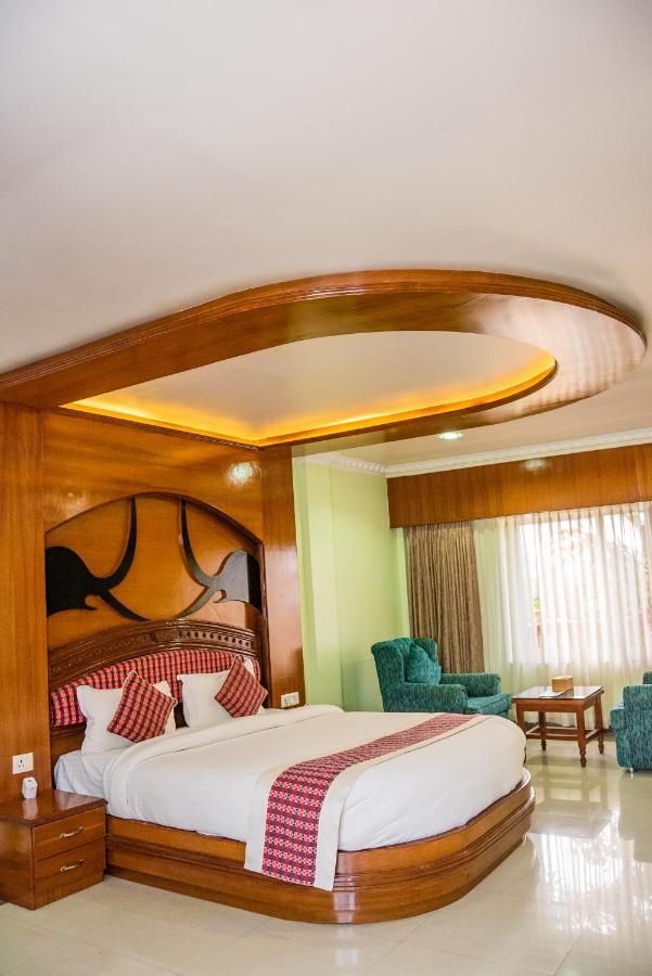 Hotel Earth Light Sauraha チトワン エクステリア 写真