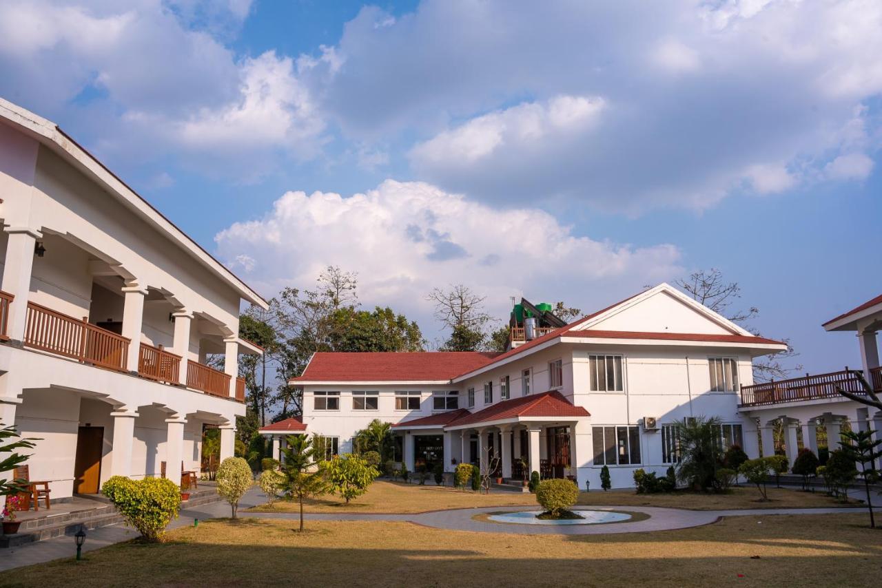 Hotel Earth Light Sauraha チトワン エクステリア 写真
