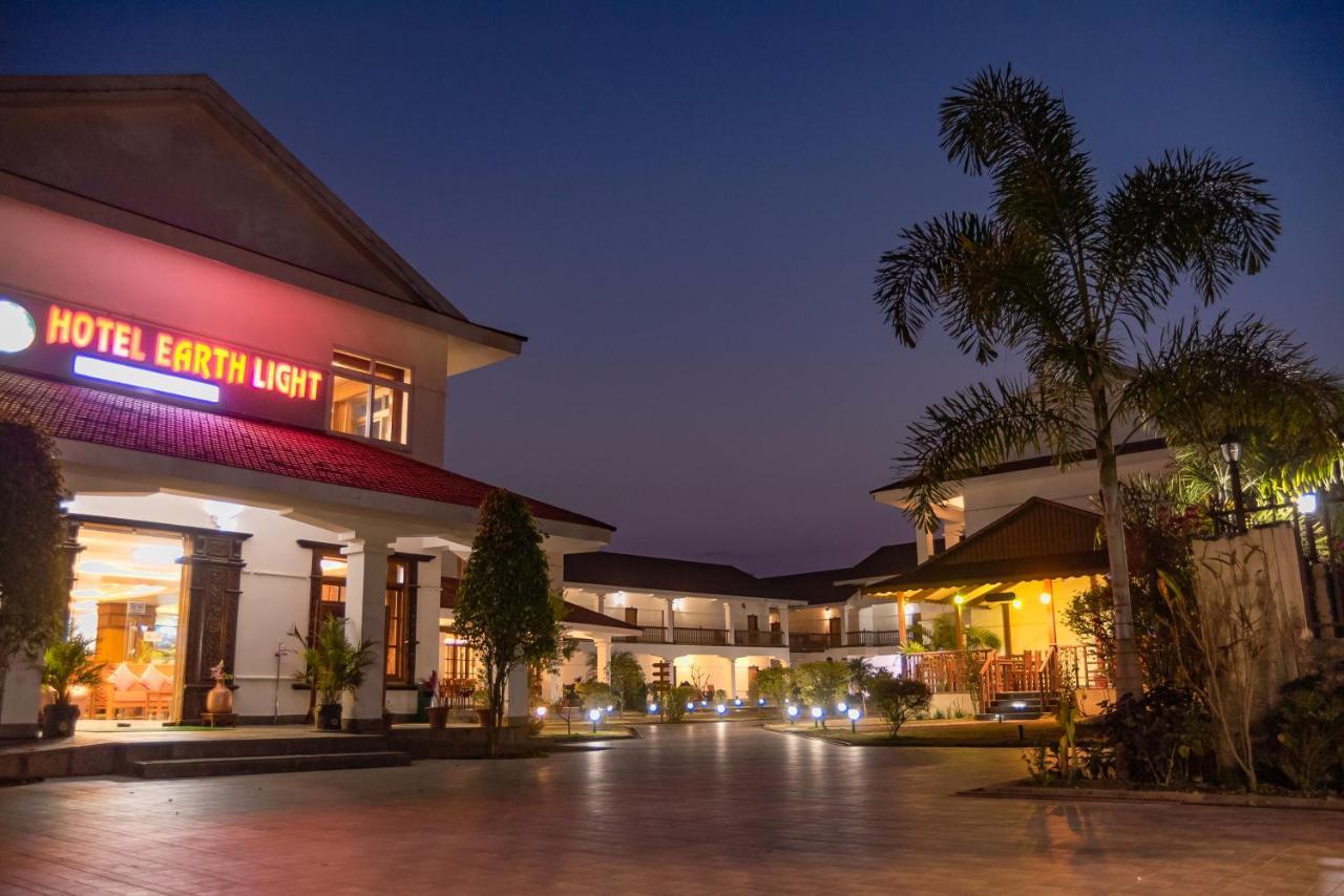 Hotel Earth Light Sauraha チトワン エクステリア 写真