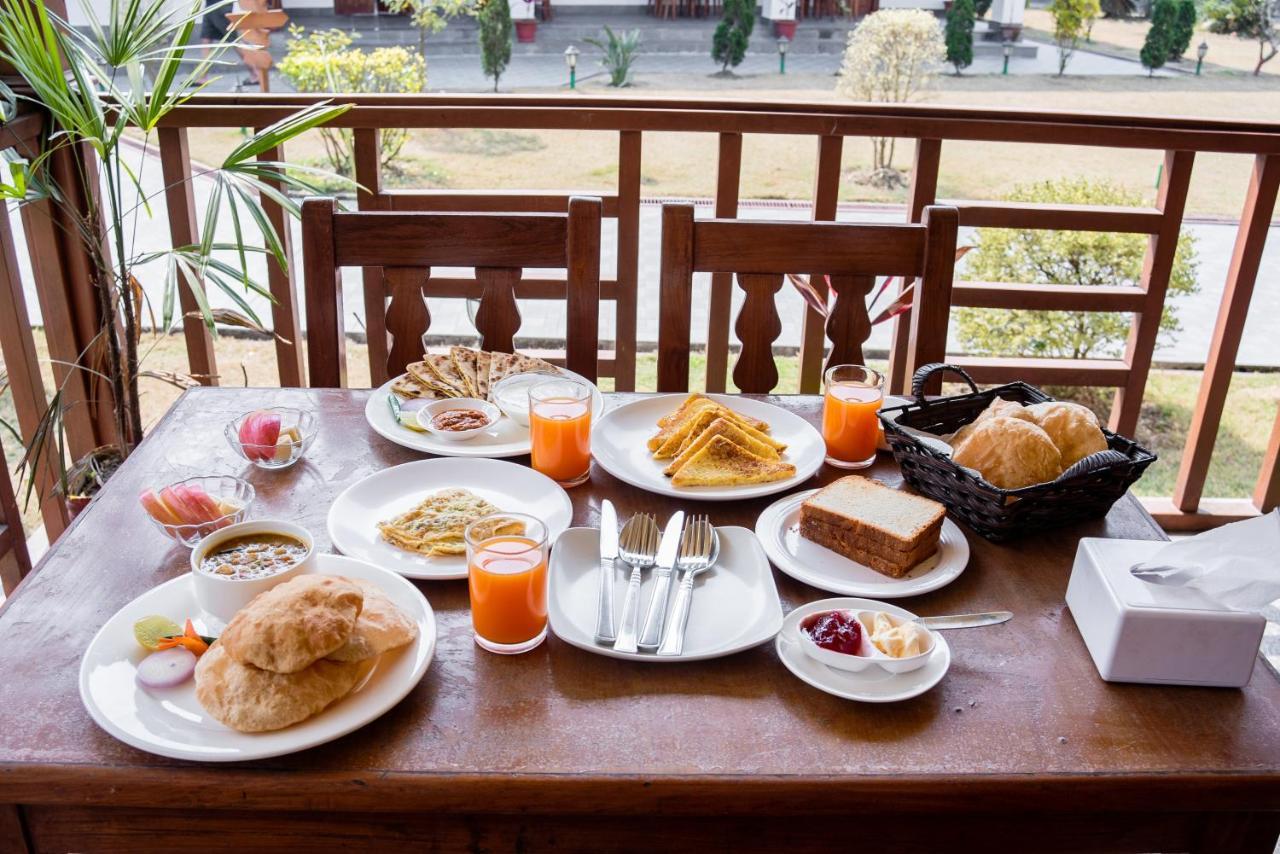 Hotel Earth Light Sauraha チトワン エクステリア 写真