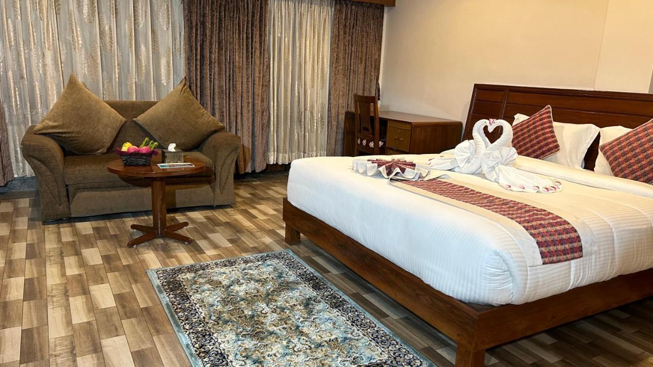 Hotel Earth Light Sauraha チトワン エクステリア 写真