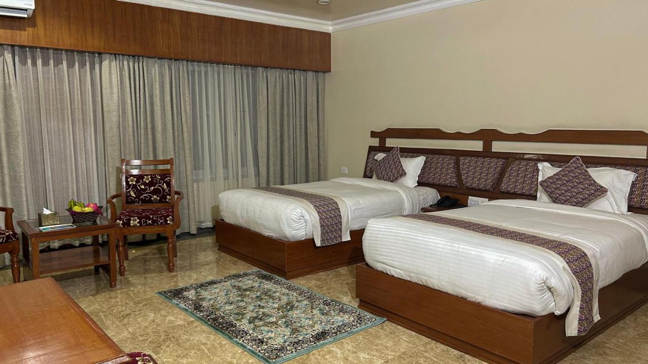 Hotel Earth Light Sauraha チトワン エクステリア 写真