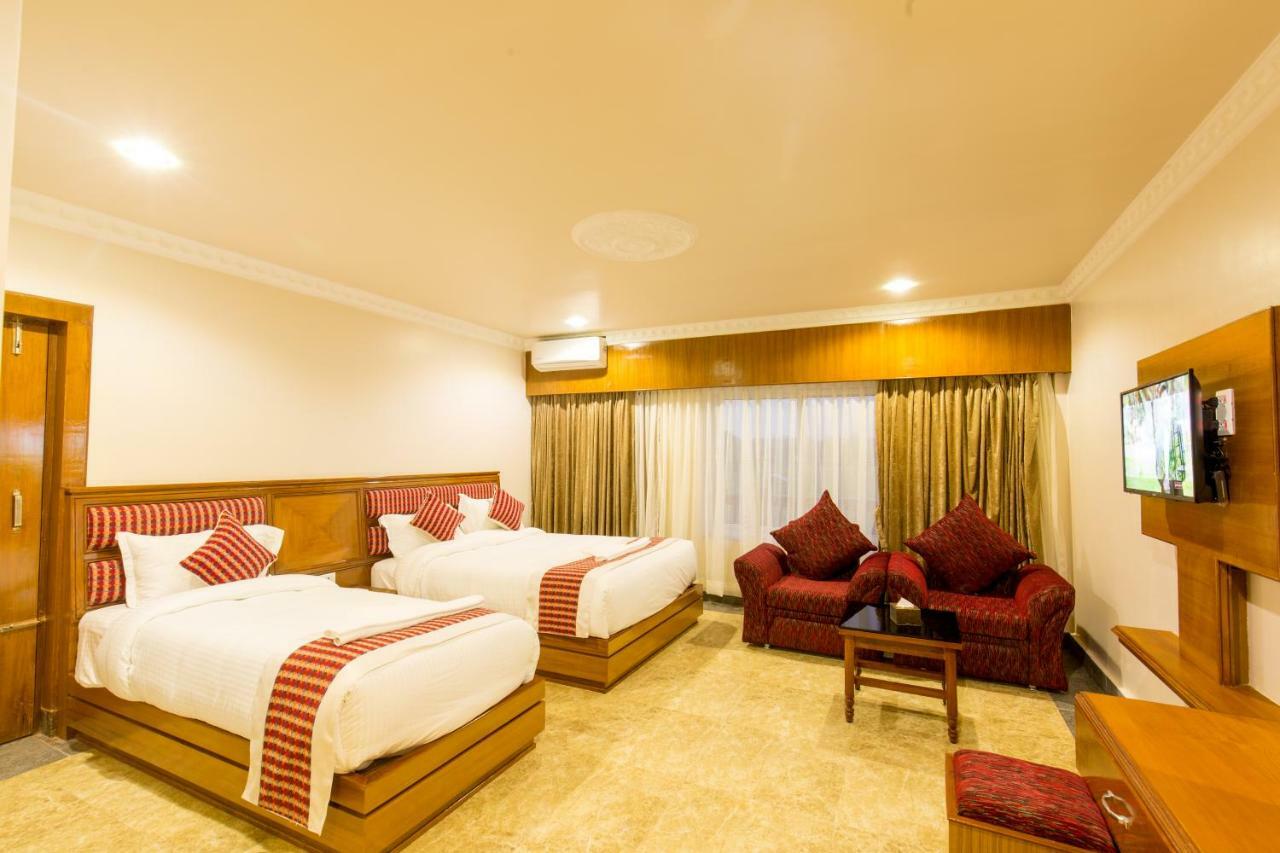 Hotel Earth Light Sauraha チトワン エクステリア 写真