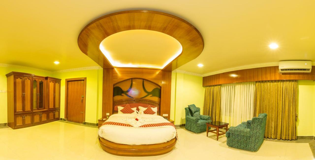 Hotel Earth Light Sauraha チトワン エクステリア 写真