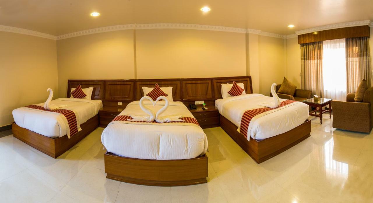 Hotel Earth Light Sauraha チトワン エクステリア 写真