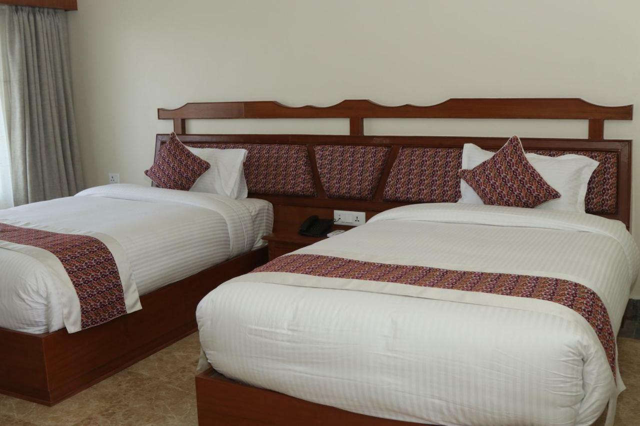 Hotel Earth Light Sauraha チトワン エクステリア 写真