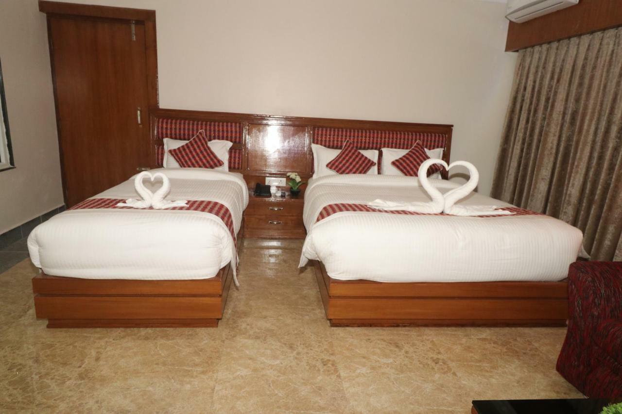Hotel Earth Light Sauraha チトワン エクステリア 写真
