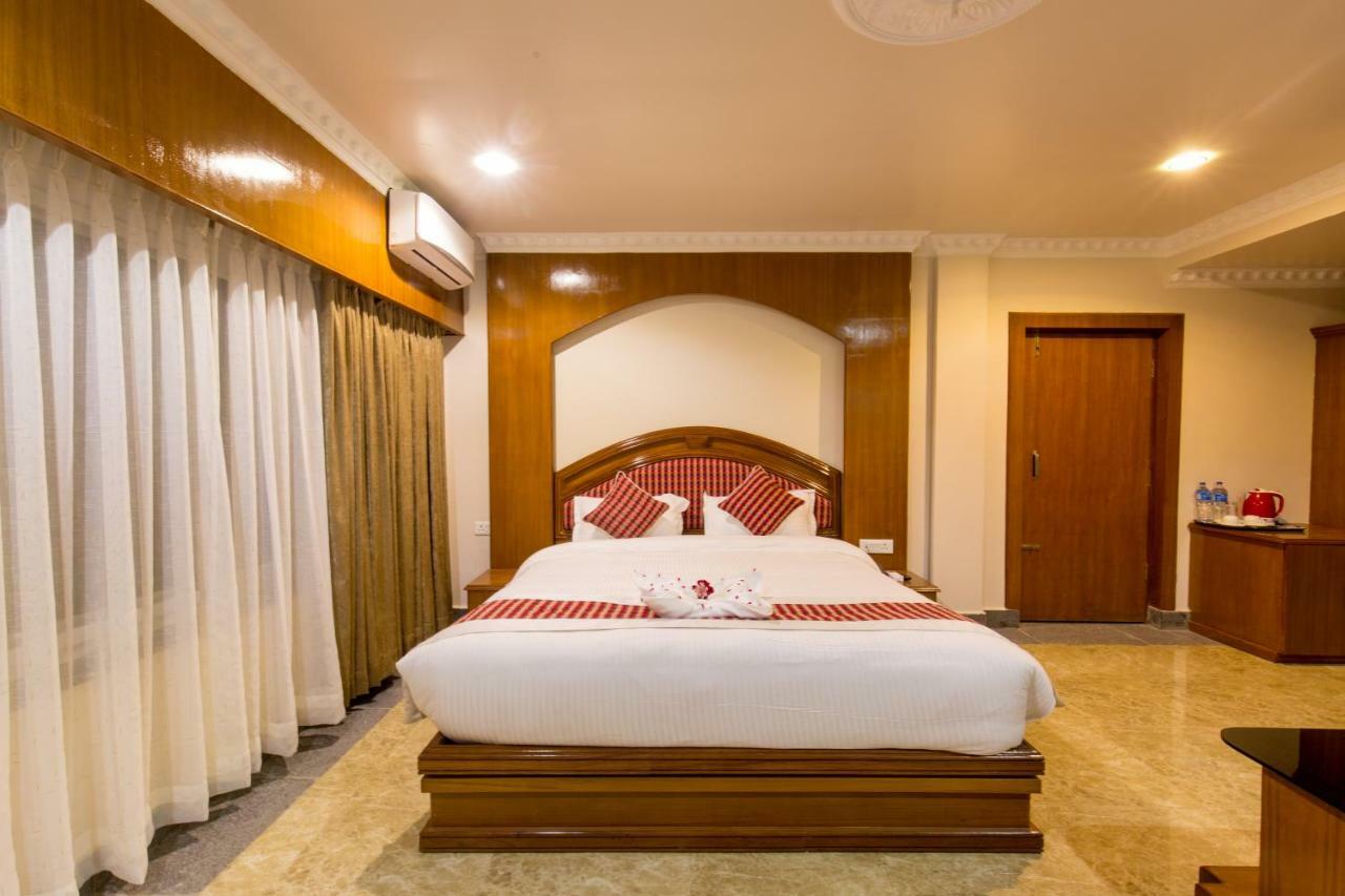Hotel Earth Light Sauraha チトワン エクステリア 写真